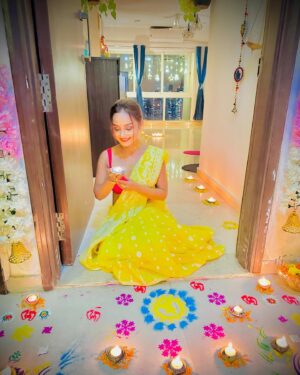 Ishita Ganguly Instagram - 🪔💛❤️🌸🌼🌟💫🪔✨🪷❤️🧿

#happydiwali _______💛🌟❤️

#love #light #peace 🧿