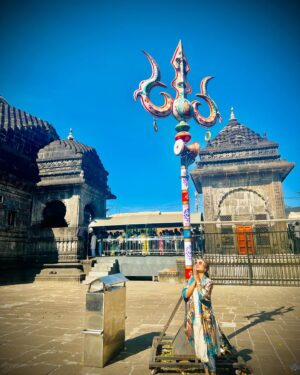 Ishita Ganguly Instagram - आपका बुलावा  आया बाबा ________🙏🔱🤍🧿

त्रिशूलधारी______🔱🧿🕉️

ॐ नमः पार्वती पतये, हर-हर महादेव _____🙏🤍🪷🪻✨🕉️

त्र्यम्बकेश्वर ज्योर्तिलिंग मन्दिर_______gratitude🙏🧿

#jaishivshankar #jaishivshambhoo #harharmahadevॐ #2025 

May Mahadev bless us all __🕉️🙏🤍🧿🔱🦋