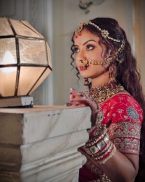 Ishita Ganguly Instagram - छुपे हैं कईं राज _____कुछ किरदार……🧿🥀🔥🌹✍️

बहुत जल्द____”बड़ी हवेली की छोटी ठकुराइन”

From 27 th January 9pm  only on @shemarooumang 

pc: @tiwarinishtha493 ♥️✨

@raghuvir.shekhawat sir @sagar_hosaamani @amit.sharma2811 @dilip.ku.mar @iamrjsaurabh_____ 🔱🧿♥️✨🙏

#chamkili #badihavelikichhotithakurain #shemarmooreumang #actorslife 🎥🧿