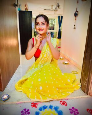 Ishita Ganguly Instagram - 🪔💛❤️🌸🌼🌟💫🪔✨🪷❤️🧿

#happydiwali _______💛🌟❤️

#love #light #peace 🧿
