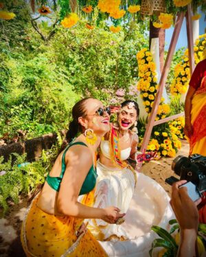 Ishita Ganguly Instagram - গায়ে হলুদ _____🌼__Haldi it is 💛🌼🧿🌼🫰✨

This song is for you Shree 😄🫰💛 @sreejita_de ….. supper happy for you 🙌😘. You deserve  all the happiness and love .. I love you girl 🫶🧿.. while posting these  pictures I was recalling our loads of memories 😂✌️🫶🥹____oh damnn , time flies Shree ………rest pictures says it alll 🫰💛…cheers  to our friendship 🥂🫶🧿

keep shining baby 🌼✨💛🧿😘

#gayeholud #haldi #bestieswedding #bestie 👭 #bongs #sreejitamichaelwedding 💛🧿