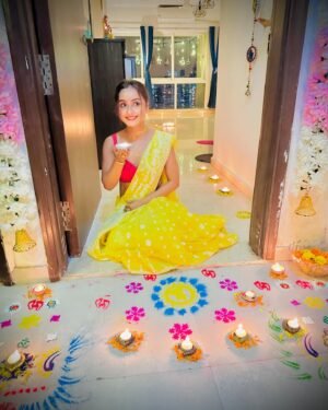 Ishita Ganguly Instagram - 🪔💛❤️🌸🌼🌟💫🪔✨🪷❤️🧿

#happydiwali _______💛🌟❤️

#love #light #peace 🧿