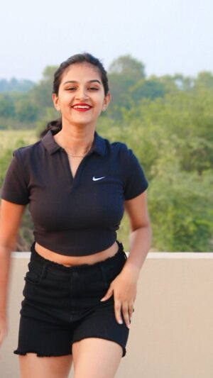 Ishwari Panda Instagram - Chocobar 🖤
#tatemisskaruchhenbarambar #reelit #reelsinstagram #reelkarofeelkaro #reelsviral #reelsexplore #reelsindia #reelsoftheday #reels #trending #trend #trendingtunes #trendingnow #viralreels #viralpage #viralodisha #viralpost #viral #dancreels #dance 

Chocobar Or Kulfi ?