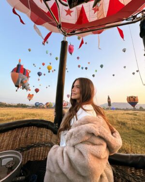 Isidora Vives Instagram - Amando mi día 🤍 @figleon 
Festival internacional del globo en León