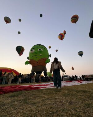 Isidora Vives Instagram - Amando mi día 🤍 @figleon 
Festival internacional del globo en León