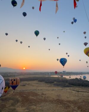 Isidora Vives Instagram - Amando mi día 🤍 @figleon 
Festival internacional del globo en León
