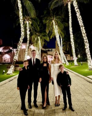 Ivanka Trump Instagram - Twas the night before Christmas (and Chanukah !)…🎄🕎 ✨