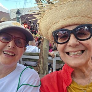 Ivonne Coll Instagram - Aqui en la Sanse. Me encontre con Falu, Lizmariquintana, vi el Show de Choco, y muchos de mis fans de JanetheVirgin quienes me honraron con su Amor, Gracias! la pase espectacular y mi hermana y yo fuimos con nuestra vecina Caroline.Viva mi Pava de BadBunny! #lasanse2025#sanjuanpuertorico#ourlastchristmasfestivities#GodBlessPuertoRico