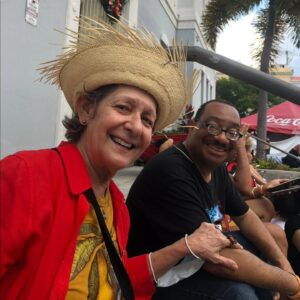 Ivonne Coll Instagram - Aqui en la Sanse. Me encontre con Falu, Lizmariquintana, vi el Show de Choco, y muchos de mis fans de JanetheVirgin quienes me honraron con su Amor, Gracias! la pase espectacular y mi hermana y yo fuimos con nuestra vecina Caroline.Viva mi Pava de BadBunny! #lasanse2025#sanjuanpuertorico#ourlastchristmasfestivities#GodBlessPuertoRico