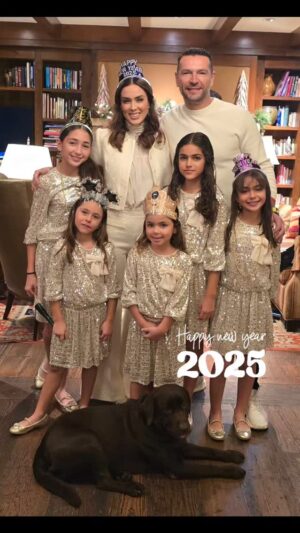 Jacqueline Bracamontes Instagram - HAPPY NEW YEAR!!!!!

La Familia Fuentes Bracamontes les deseamos todas las bendiciones del mundo. 

Que todos tengan un gran 2025.