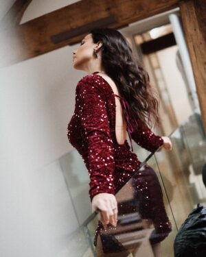 Jade Leboeuf Instagram - On mérite toutes de briller ✨ Parfois, il suffit de se reconnecter à soi-même, de dépasser ses doutes et de croire en son propre éclat 🌟

Amoureuse de cette magnifique robe @bylouiseloft