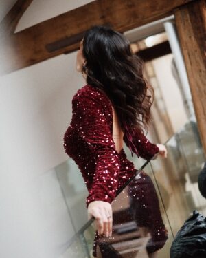 Jade Leboeuf Instagram - On mérite toutes de briller ✨ Parfois, il suffit de se reconnecter à soi-même, de dépasser ses doutes et de croire en son propre éclat 🌟

Amoureuse de cette magnifique robe @bylouiseloft