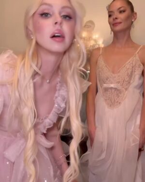 Jaime King Instagram - Happy New Year from the fam 💗💅🕊️💫