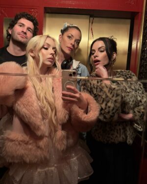 Jaime King Instagram - Happy New Year from the fam 💗💅🕊️💫