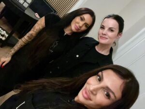 Jaimie Alexander Instagram - I have a new obsession with lymphatic massages ✨(SWIPE to see before and after pics)✨and I LOVE these two girls, @ls.gia and @esthinikki at Liquid Sculpt here in #Manhattan. Lymphatic drainage reduces swelling, decreases fluid retention, and boosts immune function by promoting lymphatic circulation. I’ve found it really helpful for edema, post injury recovery and after heavy gym sessions. It’s also amazing post travel (after flying) ✈️ if you tend to swell on planes. 💪🏻 #lymphaticdrainage #liquidsculpt #NOfilters