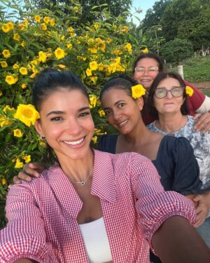 Jakelyne Oliveira Instagram - Não é terapia, mas é terapêutico 🌻🌾

Família, amor e natureza, meu combo perfeito da felicidade!
