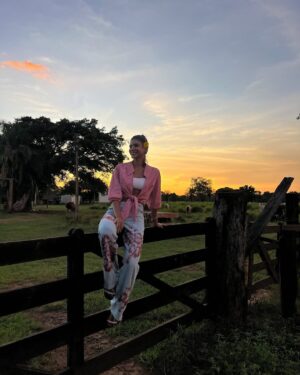 Jakelyne Oliveira Instagram - Não é terapia, mas é terapêutico 🌻🌾

Família, amor e natureza, meu combo perfeito da felicidade!