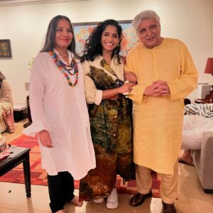 Jamie Lever Instagram - ‘You are my birthday gift to Shabana’ He said 
 You are doing something right if The Legend JAVED AKHTAR sahab requests you to perform for Shabana ji on her special day🙏🏽
It’s been a beautiful day ❤️ So grateful, God is kind 🙏🏽
