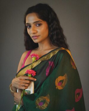 Jamie Lever Instagram - 🪴
📷 @mayurshedgephotography 
HMU @makeup.artist.anusha