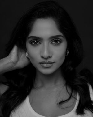 Jamie Lever Instagram - In my pretty girl era… #always 😉
📸 @mayurshedgephotography 
HMU @makeup.artist.anusha 

#portrait #blackandwhite #bw #portraitphotography #jamielever