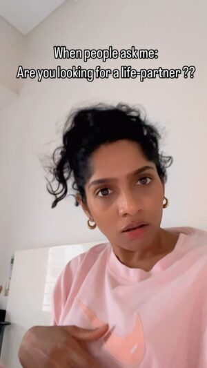 Jamie Lever Instagram - I’m ready to BE MINGLE 🤦🏽‍♀️😅🤷🏽‍♀️ 
.
.
.
#singlewomanproblems #single #shadi #shadikabkaroge #singlelady