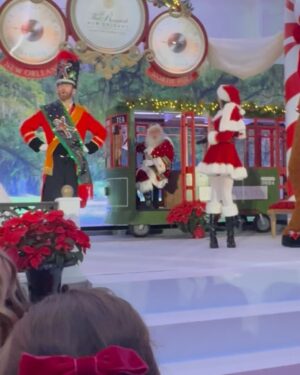 Jamie Lynn Spears Instagram - perfect instagram holiday🧸🎄🎁

(not pictured: the spilled hot chocolate, unavoidable outfit arguments, random pieces of wrapping tape sticking to you & everything, bringing trashcan to end of driveway & scratching your brand new 2025 car 1 day fresh off the lot, the REAL magic of the elf, my sleepover at the hospital, that AMEX bill, washing/drying/styling your teenager’s hair bc she had surgery, sugar meltdowns, the anxiety of forgetting someones gift, the constant runny snotty noses, shoes that don’t fit, what’s sleep anyway, etc….)