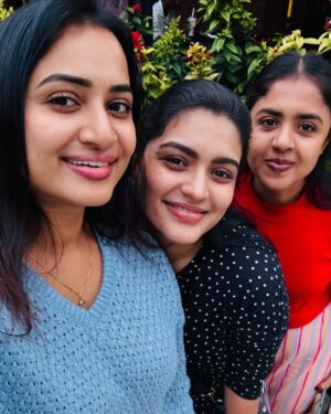 Janani Ashok Kumar Instagram - Sisterhood is holding space for one another to be our full selves — Whatever that looks like.
Messy or not. It’s loving each other while we figure life out.
#sistersforlife #eternityandbeyond ♥️💯✨💫🪐🫂🧿🙏🏼