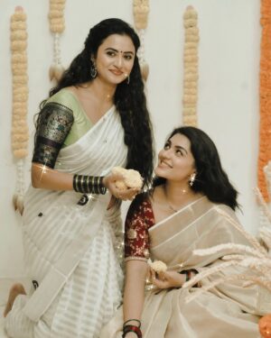 Janani Ashok Kumar Instagram - H A P P Y  B I R T H D A Y  M Y  K I M ❤️ @janani_ashokkumar ❤️

‘A child in me adores the mother in you’💜🧿✨🐤🪬🫂🥹
 I feel Your love and care know no limits🥹
 Stay the same , at least for me 🙈😜😅❤️

Thank you for being a part of my life for years & giving me the best support you could give me ❤️✨🫂🧿🪬
I love how we have seen each other grow beautifully over the years 🥂

May all your “soons” turn into “finally”🪬
To many more memories with you 🥂✨ love you always❤️❤️❤️🫂

Have a fantastic year ahead deeeee❤️😍🧿🥂🫂🐤