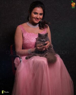 Janani Ashok Kumar Instagram - H A P P Y  B I R T H D A Y  M Y  K I M ❤️ @janani_ashokkumar ❤️

‘A child in me adores the mother in you’💜🧿✨🐤🪬🫂🥹
 I feel Your love and care know no limits🥹
 Stay the same , at least for me 🙈😜😅❤️

Thank you for being a part of my life for years & giving me the best support you could give me ❤️✨🫂🧿🪬
I love how we have seen each other grow beautifully over the years 🥂

May all your “soons” turn into “finally”🪬
To many more memories with you 🥂✨ love you always❤️❤️❤️🫂

Have a fantastic year ahead deeeee❤️😍🧿🥂🫂🐤