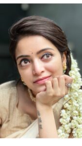 Actress Janani Iyer HD Photos and Wallpapers October 2024