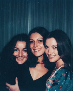 Jane Seymour Instagram - There’s something timeless about the power of a hug. 🫂 It’s warmth, comfort, and connection all wrapped into one. On #NationalHuggingDay, I’m reminded of the hugs that shaped my heart—like this one with my sisters. 🤍 Who are you hugging a little tighter today?