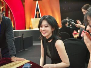 Jang Na-ra Instagram - 너무너무 자랑스러운 우리 굿파트너 팀💝

photo by 표지훈