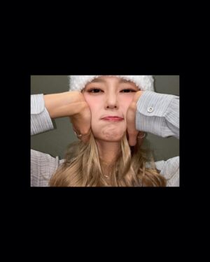 Jang Ye-eun Instagram - 🍾