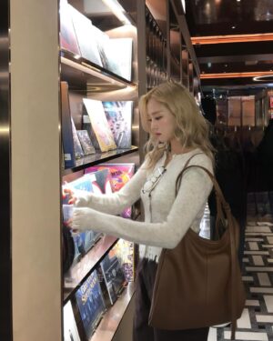 Jang Ye-eun Instagram - 👓