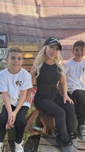 Jasmine Arteaga Sorge Instagram - Time goes way too fast when you’re having fun! Take us back. Love my family and all the fun memories we get to create. Thank you ranch fam ❤️🤠 #dirt #mamaofboys #sunset #arizona #familyiseverything #iamwiththeband #makingmemories