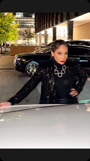Jasmine Guy Instagram - Happy Tuesday ❤️ In Washington Dc promoting “A Wesley South African Christmas” with my family @octetproductions.  We appreciate the love and support that we’re receiving for this project and we hope you enjoy the movie!! #jasmineguy #adifferentworld #press #washingtondc #octetproductions 

💄@geishaboii