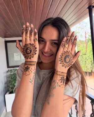 Jasmine Rath Instagram - Who else likes mehendi just like me ??🤍✨