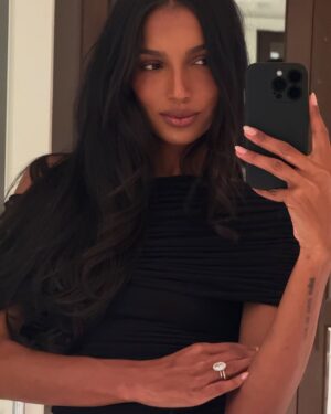 Jasmine Tookes Instagram - ❄️🤎🎄