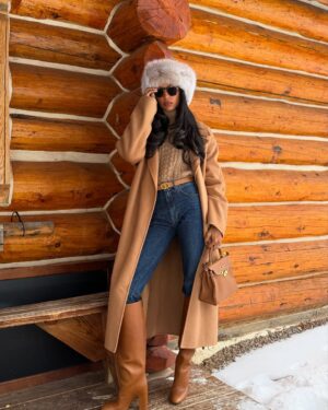 Jasmine Tookes Instagram - Aspen has my 🤎

@fwrd @revolve #revolvewinter