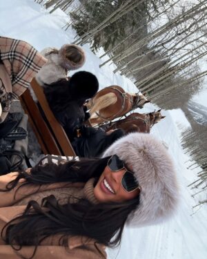Jasmine Tookes Instagram - Aspen has my 🤎

@fwrd @revolve #revolvewinter
