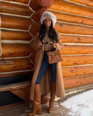 Jasmine Tookes Instagram - Aspen has my 🤎

@fwrd @revolve #revolvewinter