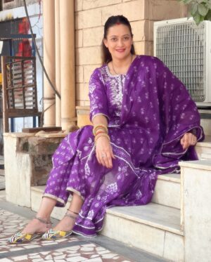 Jaswir Kaur Instagram - Simple and Elegant 😍
Wearing @erisha_brand