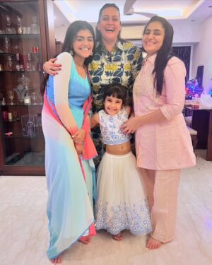 Jaswir Kaur Instagram - Our Happiness 🥳
Our Family 😍

#festive #season #bright #light #colourful #happy #faces #beautiful #souls #bonding #smiles #together #blessings #cherishing #blessed #gratitude ♥️🧿