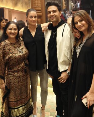 Jaswir Kaur Instagram - Passing the Positive Energy 🤩🤗♥️