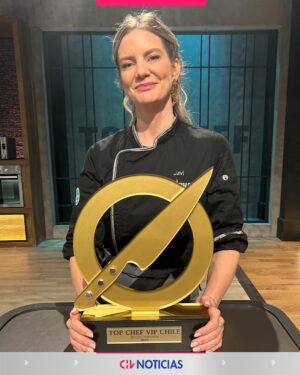 Javiera Acevedo Instagram - ¡FELICIDADES A LAS TRES CONCURSANTES! 👏

🔪 Una extenuante final se vivió en las cocinas de #TopChefCHV, donde Eskarcita, Disley y Javi tuvieron que enfrentarse para lograr llevarse el esperado premio del programa de cocina.

👉 Con una entrada, un plato de fondo y un postre, las participantes tuvieron que poner a prueba todos sus conocimientos para poder enamorar el paladar de los chefs.

🏆 Sin embargo, pese al gran trabajo de todas las concursantes, los chefs decidieron entregarle el galardón a Javi Acevedo, dejando atrás a Disley y Eskarcita.

¿Qué te parece? 👇

#CHVNoticias #CHVNacional #CHVShow