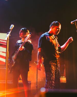Javiera Mena Instagram - ¡Que lindo estuvo! 🥀🦇 Una noche dark junto a su luminosa energía. 
  Gracias a mi maravilloso equipo que hace posible nuestra ceremonia 🪄 
  Saludos de domingo 
 🥀 Javiera 

📸 @fotogalvez