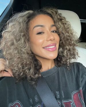 Jazmin Johnson Instagram - Happy New Year 🍸 
My only goal is to fall in love with 2025 more deeply than I did with 2024. Cherishing the journey because I’ve heard too often the destination just doesn’t feel the same. Wishing all the eyes that glaze past these text good health and an abundant year ahead! #2025 #happynewyear #grateful