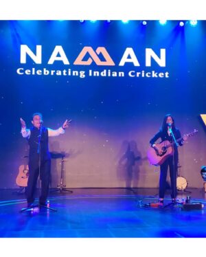 Jemimah Rodrigues Instagram - Blessed to have received the award for the Highest Run Scorer in ODIs for India! 🙏🏼
BUT the highlight of the evening was singing with Sunil Gavaskar Sir on stage. What energy he has!! 🙌🏻🩵
I’ll be posting the video soon 😁
#NamanAwards