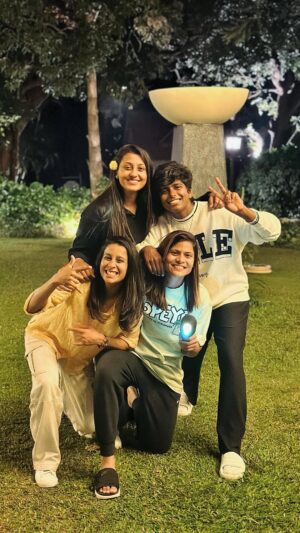 Jemimah Rodrigues Instagram - After 7237494935289 takes 👯

Also how cool is my brother @arundhati.reddy looking who didn’t want to be a part of this reel cause she says she can’t dance?! 🙌🏻🤩