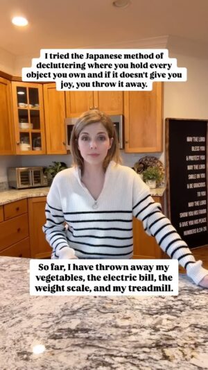 Jen Lilley Instagram - My house may be empty by the end of the week!